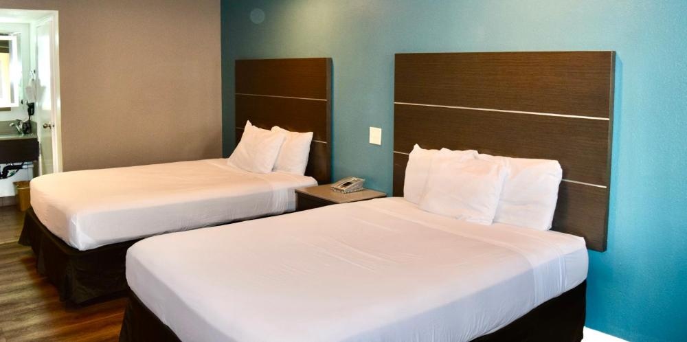 Deluxe Queen Suite