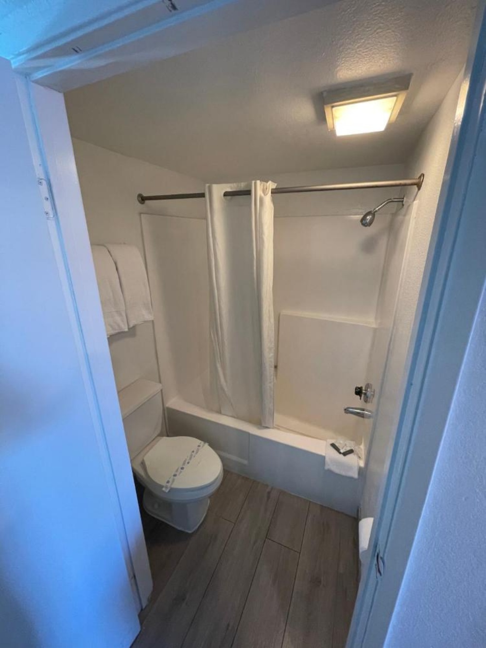 Deluxe King Room - Non-Smoking